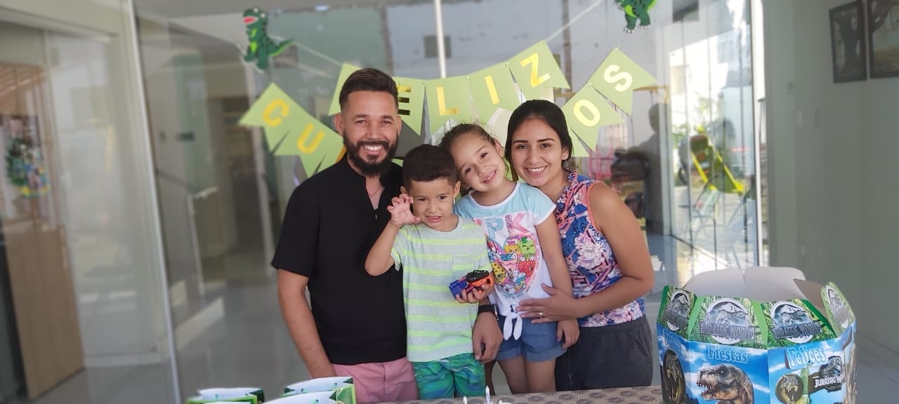 Pastor e Familia 2.jpg